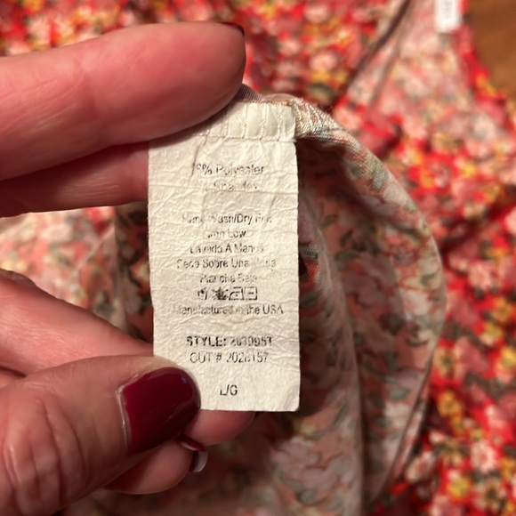 Like new Chris & Carol floral tie front top - Picture 11 of 13